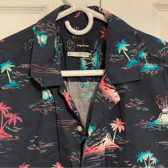 Bundle of 4 Button Down Shirts! (2 Tropical/Hawaiian pattern,1 flamingo,1 solid) - Picture 3 of 13